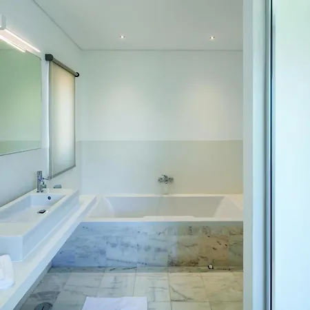 Super 4 Bedroom At Clube Atlantico With Heated Private Pool Air Conditioning And Wifi *