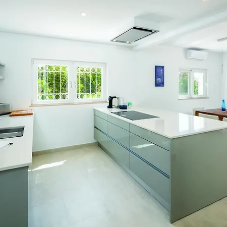Super 4 Bedroom At Clube Atlantico With Heated Private Pool Air Conditioning And Wifi *